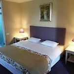 Parish Hotel 2*
