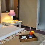 Parish Hotel 2*