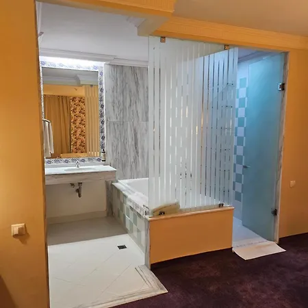 Parish Hotel 2*