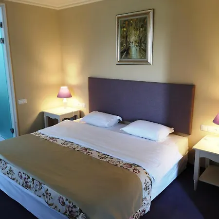 Parish Hotel 2*