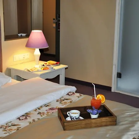 Parish Hotel 2*
